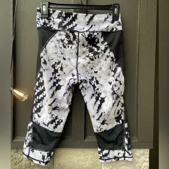 Calvin Klein Black and White Patterned Leggings - Picture 4 of 6